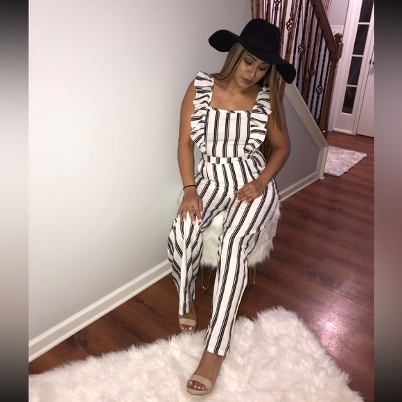New with tag Striped jumpsuit with ruffle details short sleeve jumpsuit - Picture 14 of 14